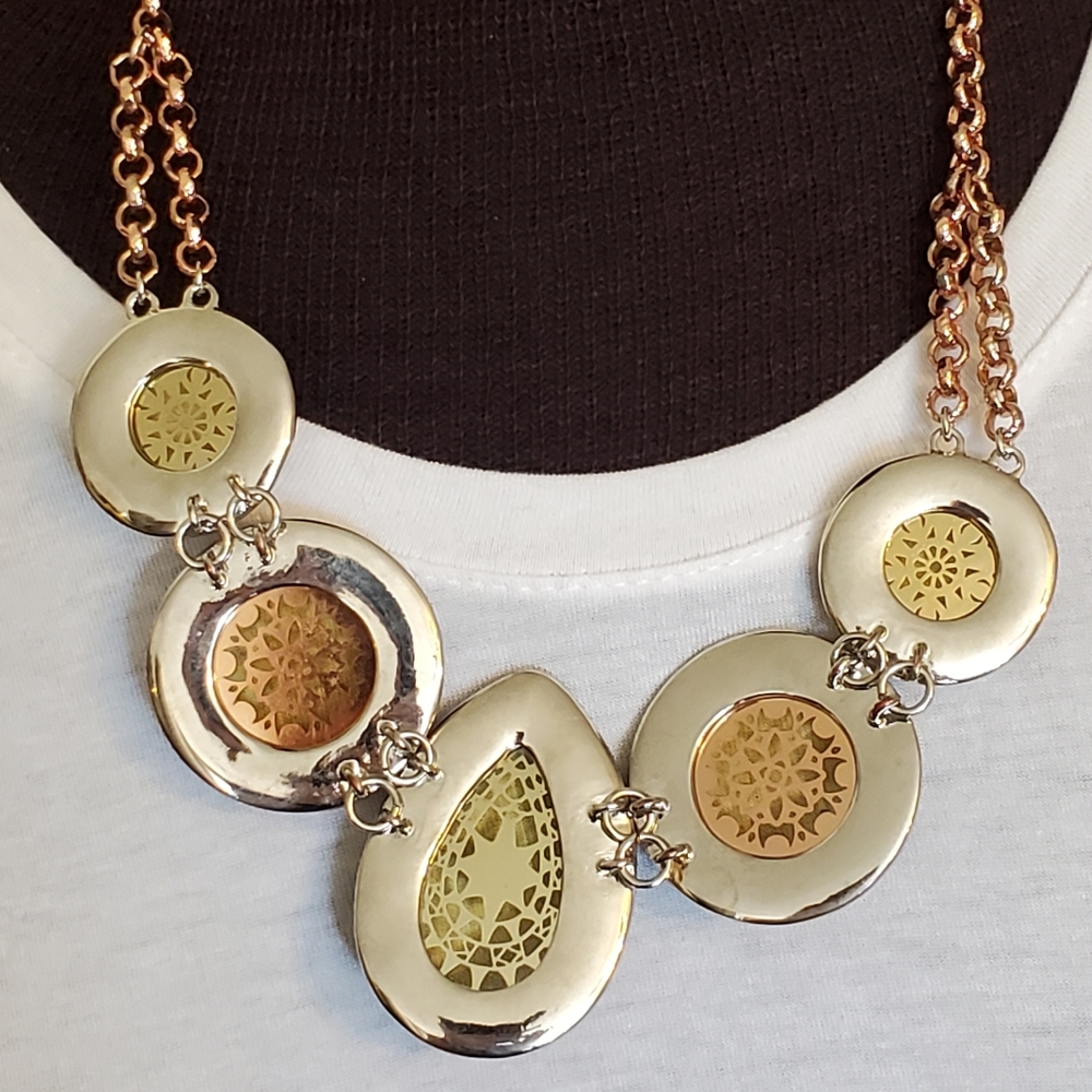 Amber look stones with filigree tri-tone necklace - Picture 6 of 9